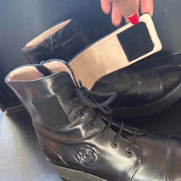 Taryn Rose Black Leather women’s Boots - Picture 7 of 10